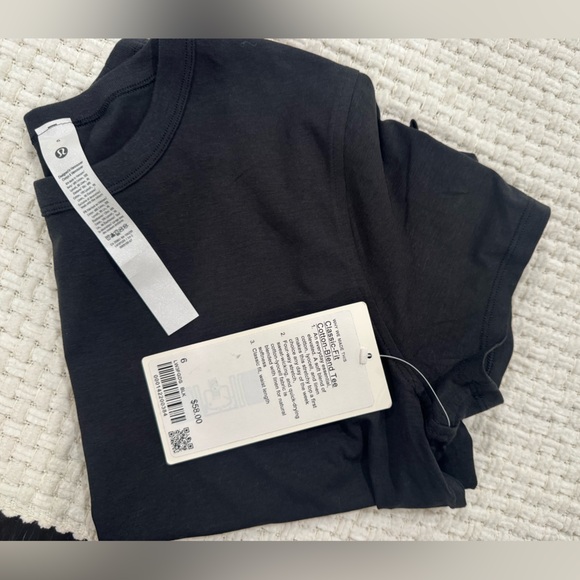 Lululemon Classic fit Black Women's Tee - Picture 3 of 6